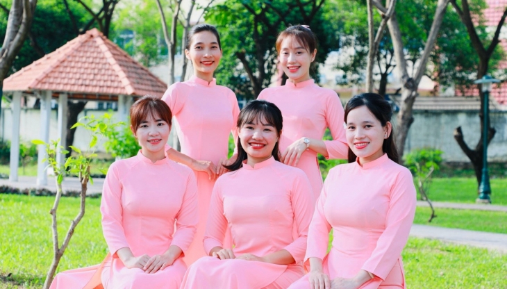 Về Chúng Tôi 